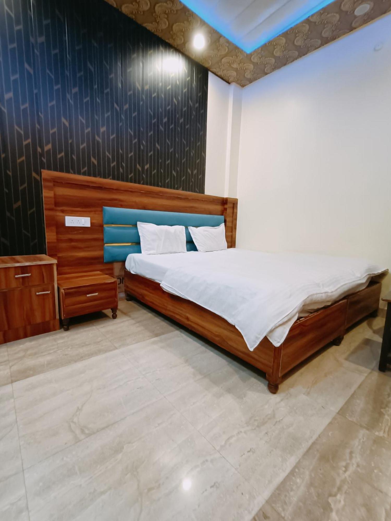 Hotel Picasso Varanasi Prime Location Εξωτερικό φωτογραφία